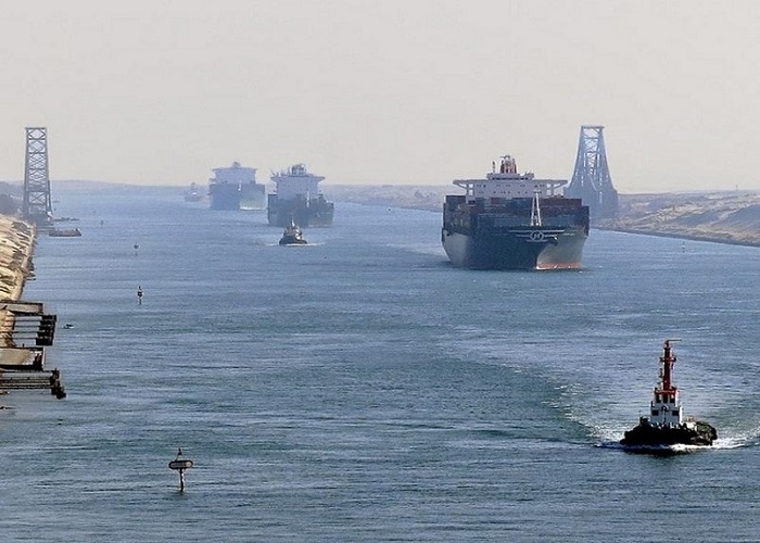Traffic in the Suez