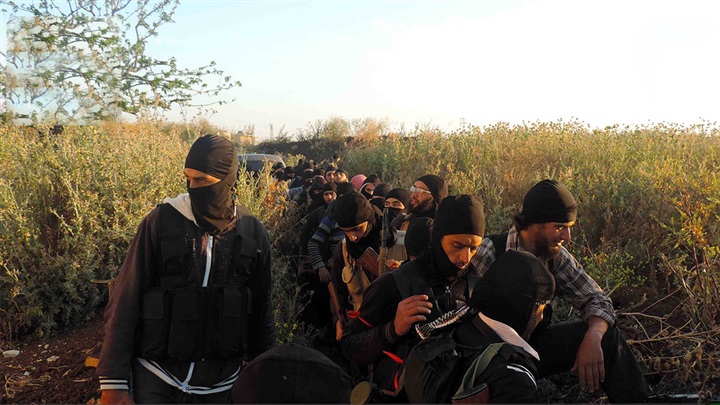 IS militants start